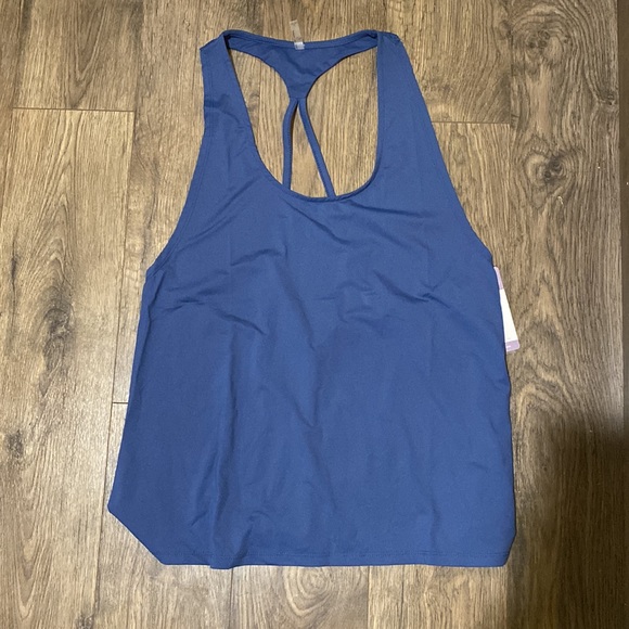 NWT - sports bra and 2 tanks size large - Picture 6 of 7